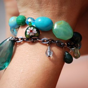 bracelets entrelacés turquoise et argent, gemmes bleus de différentes tailles et de différentes formes issus de la Collection Fantaisie de La Vie en Or