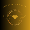 phrase bijouterie en ligne, cercle épais entrelacés avec des cercles fins, 1 diamant avec des fils de chaque côté, sous le diamant texte la vie en or